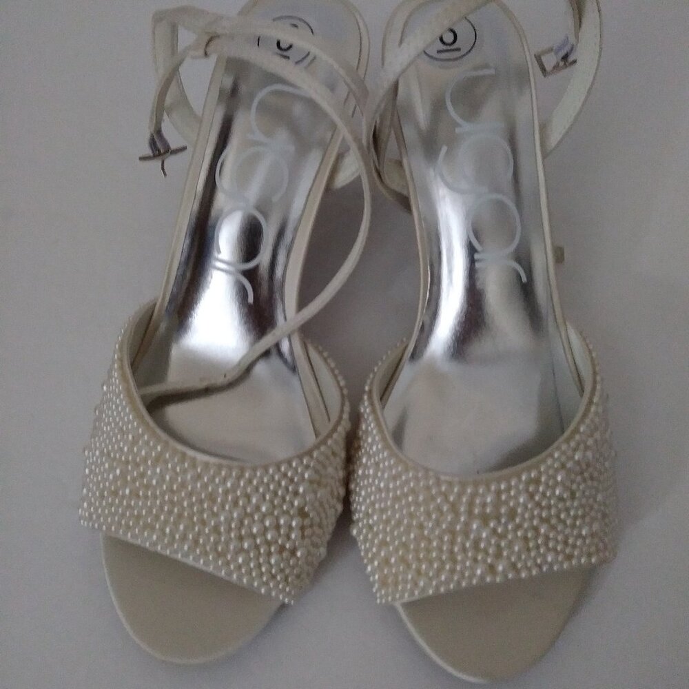Sugar Ivory Wedding Sandals Pearls Embellished Size 6